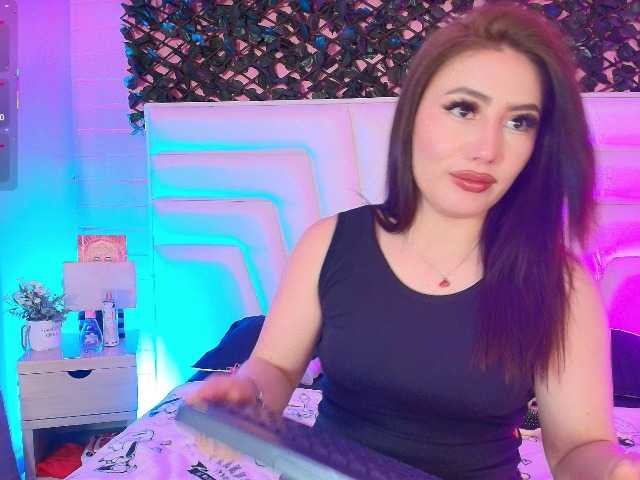 MiiaParis's BongaCams show and profile