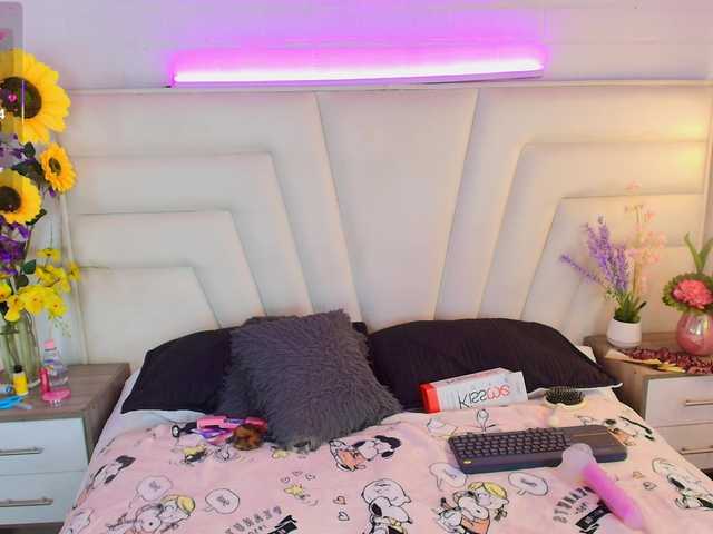 MiiaParis's BongaCams show and profile