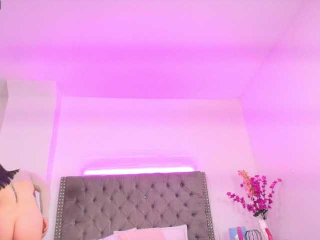 MiiaParis's BongaCams show and profile