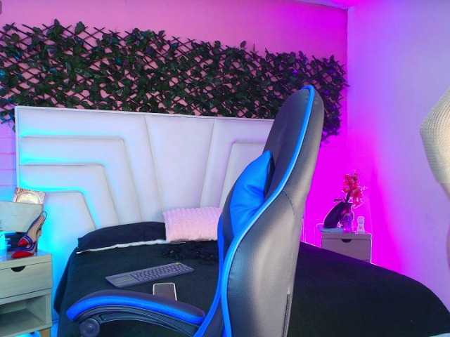 MiiaParis's BongaCams show and profile