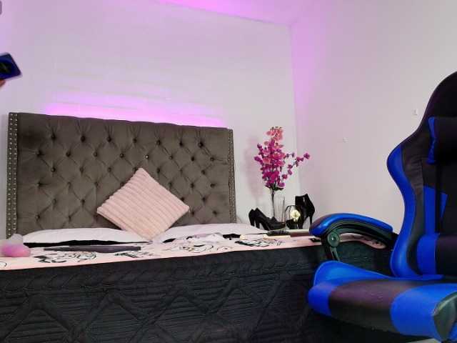 MiiaParis's BongaCams show and profile