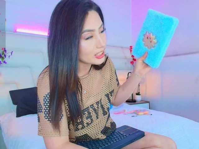 MiiaParis's BongaCams show and profile