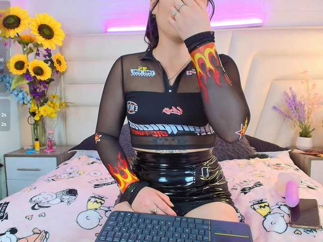 MiiaParis's BongaCams show and profile