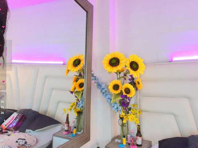 MiiaParis – webcam model profile photo