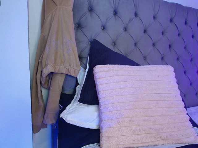 MiiaParis's BongaCams show and profile