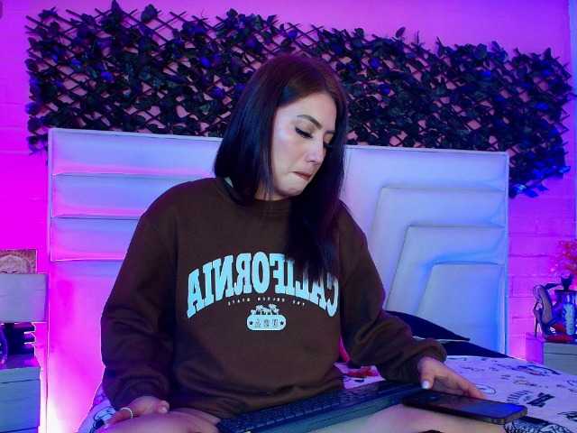 MiiaParis's BongaCams show and profile