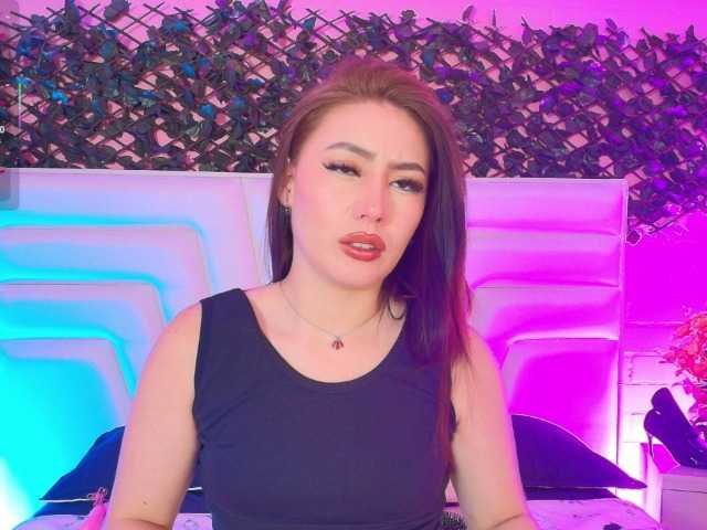 MiiaParis's BongaCams show and profile