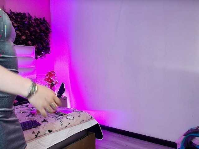 MiiaParis's BongaCams show and profile