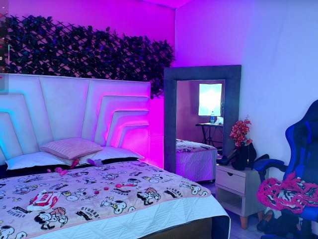 MiiaParis's BongaCams show and profile