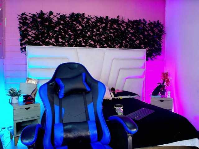 MiiaParis's BongaCams show and profile