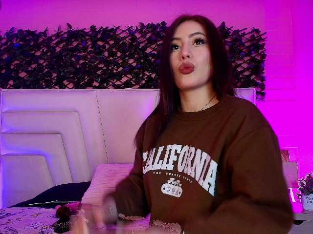 MiiaParis's BongaCams show and profile