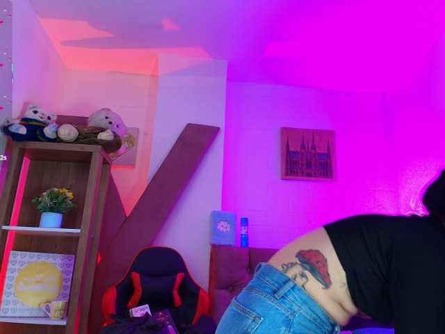 MiiaParis's BongaCams show and profile