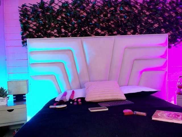 MiiaParis's BongaCams show and profile