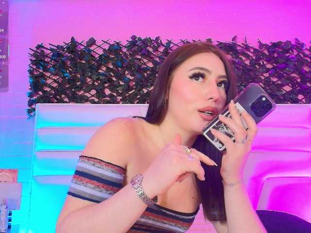 MiiaParis's BongaCams show and profile