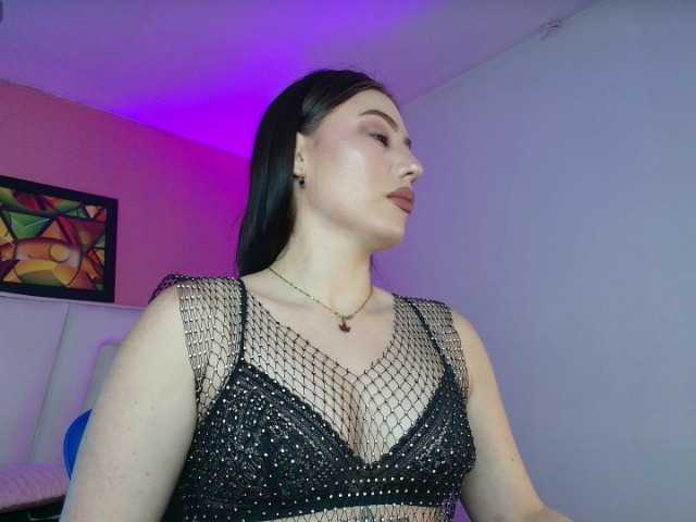 MiiaParis's BongaCams show and profile