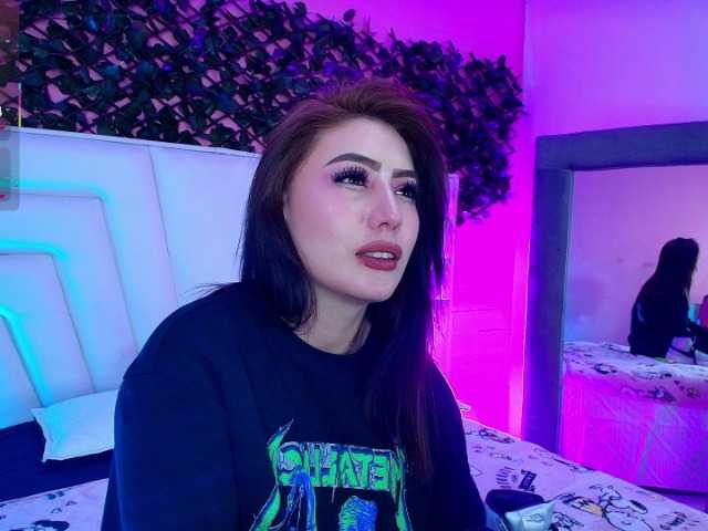 MiiaParis's BongaCams show and profile