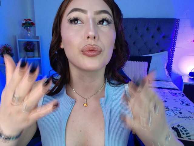 MiiaParis's BongaCams show and profile