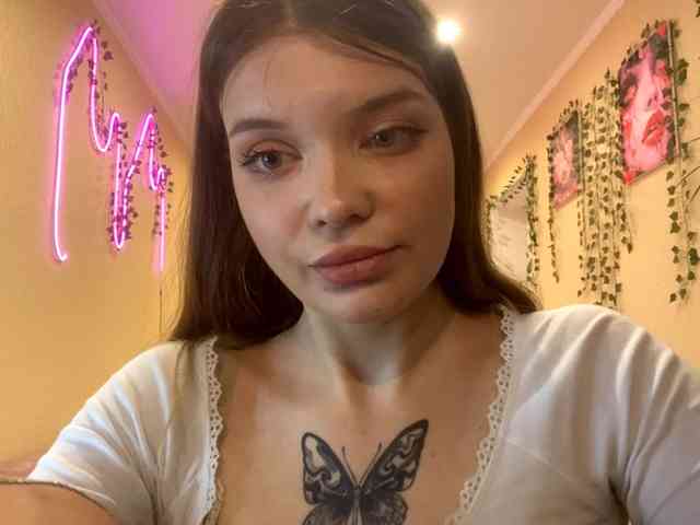 BettieClemence webcam