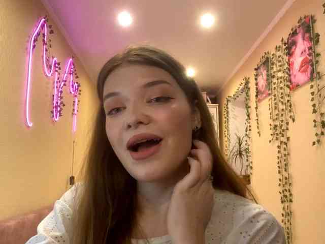 BettieClemence webcam