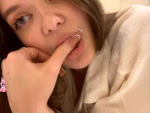 BettieClemence webcam