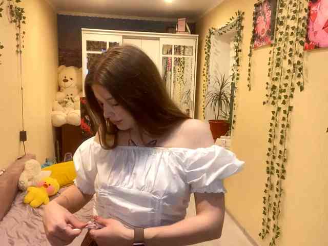 BettieClemence webcam