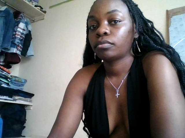 le modèle candyBalbe est en webcam porno dans un show sur le site bongacams, il possède les tags suivants: Ebony,Brunette,Shaved