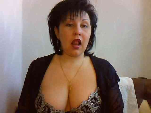 MatureWetPussyZvZ webcam