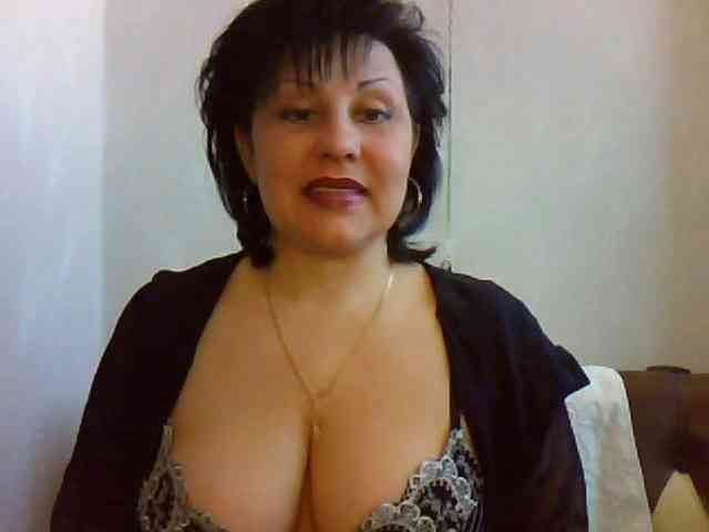 MatureWetPussyZvZ webcam