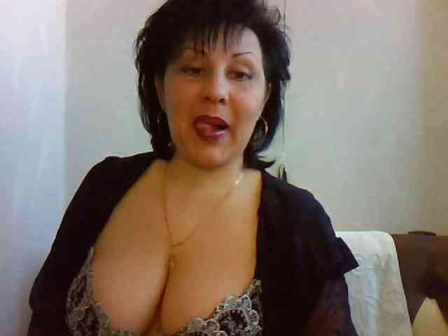 MatureWetPussyZvZ webcam