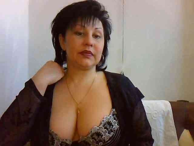 MatureWetPussyZvZ webcam