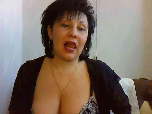 MatureWetPussyZvZ webcam