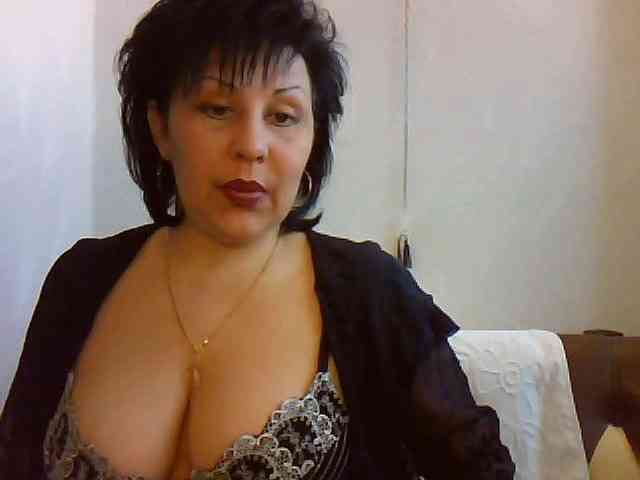 MatureWetPussyZvZ webcam