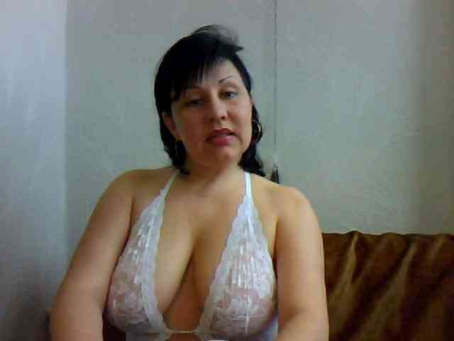 MatureWetPussyZvZ webcam