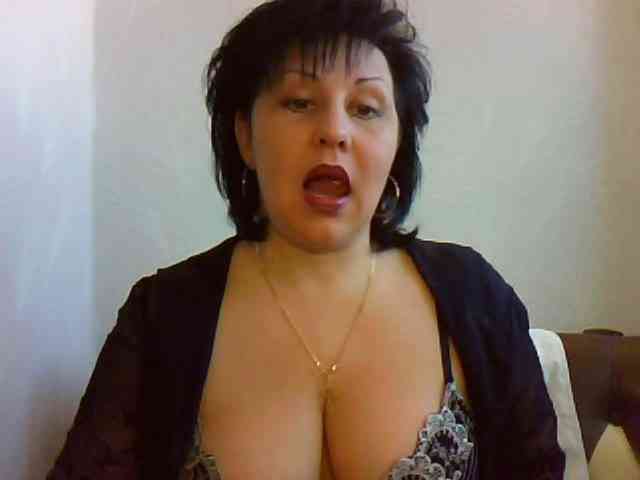 MatureWetPussyZvZ webcam