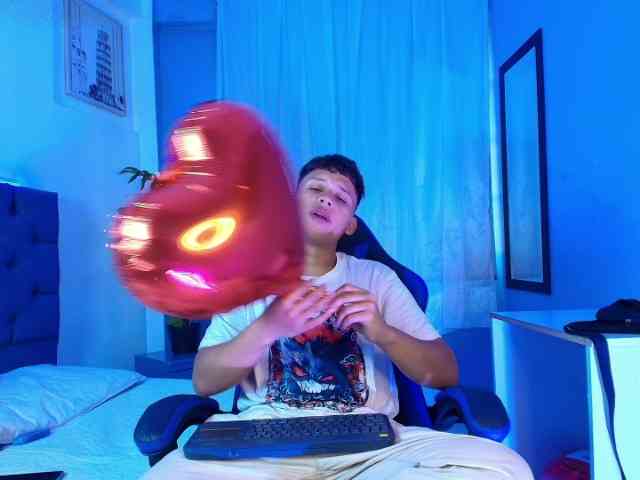 AlexDuMontt Live Webcam on BongaCams