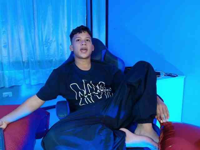 AlexDuMontt Live Webcam on BongaCams