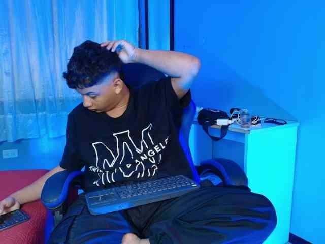 AlexDuMontt Live Webcam on BongaCams