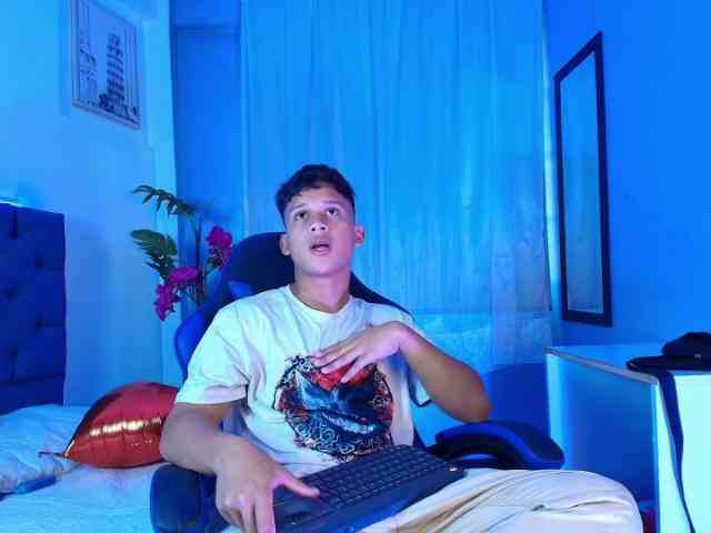 AlexDuMontt Live Webcam on BongaCams