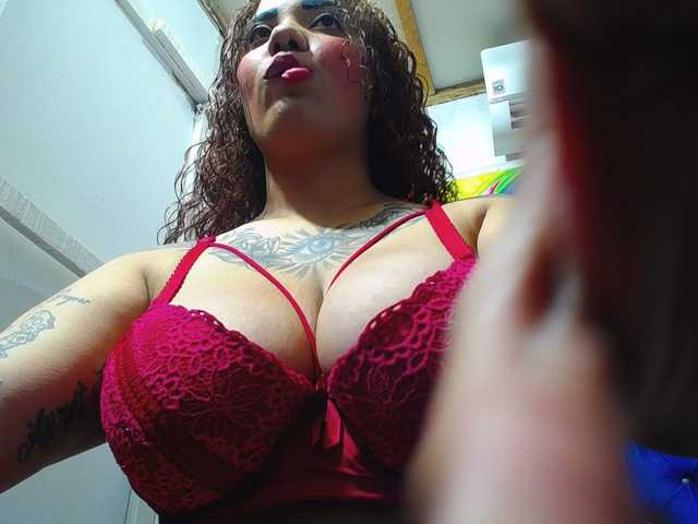 le modèle Camy-18 est en webcam porno dans un show sur le site bongacams, il possède les tags suivants: Latino/Hispanic,Redhead,Shaved