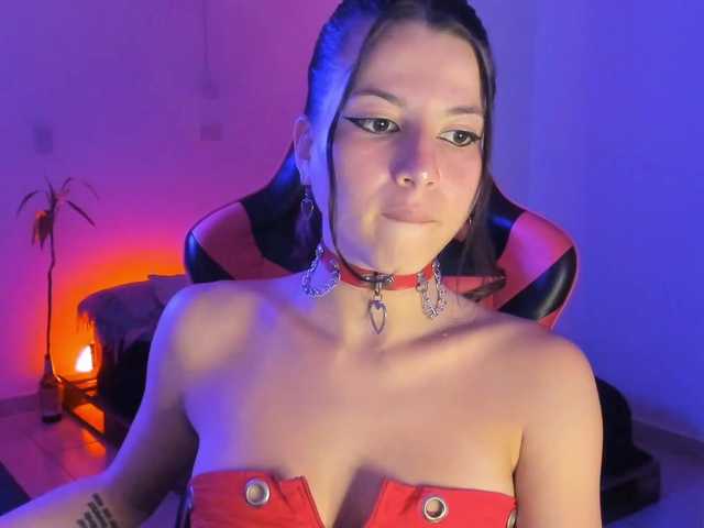 LolaMustaine's BongaCams show and profile
