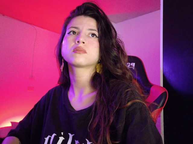 lolamustaine Live Cam on BongaCams