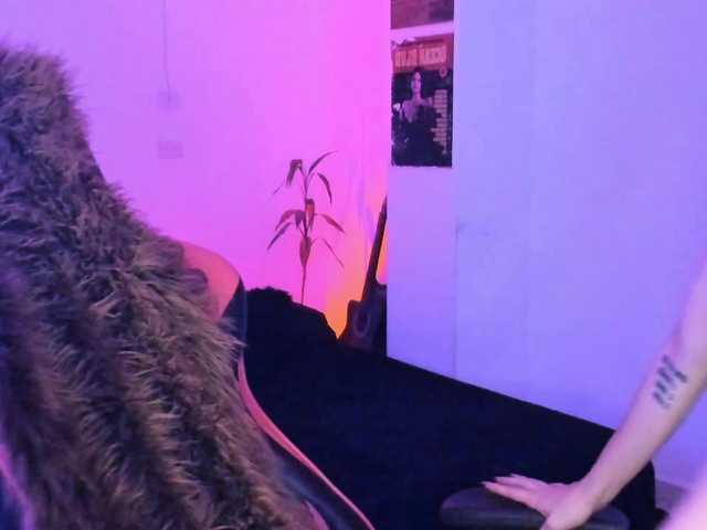 LolaMustaine's BongaCams show and profile