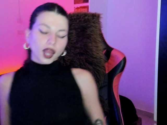 LolaMustaine's BongaCams show and profile