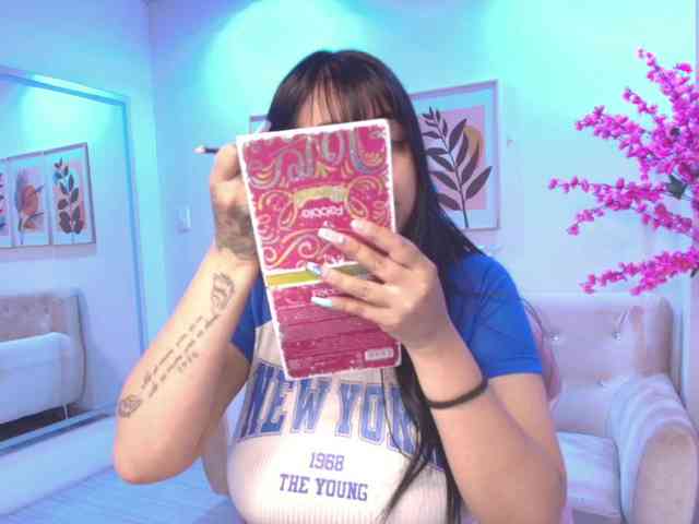 Kendall-Jhones webcam