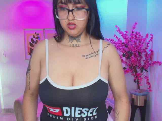 Kendall-Jhones webcam