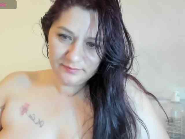 Erika84Bella webcam