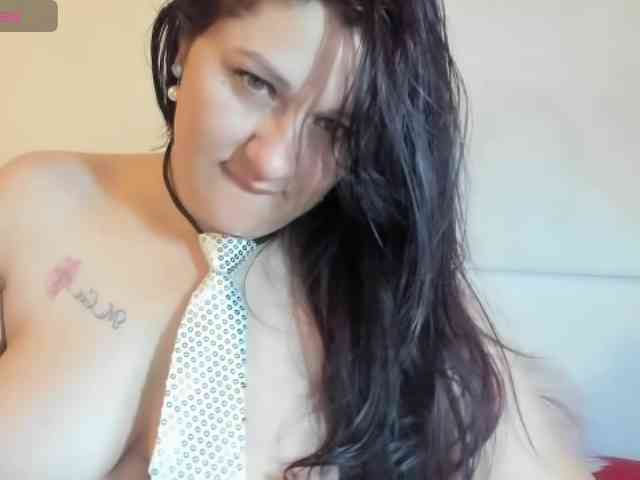 Erika84Bella webcam