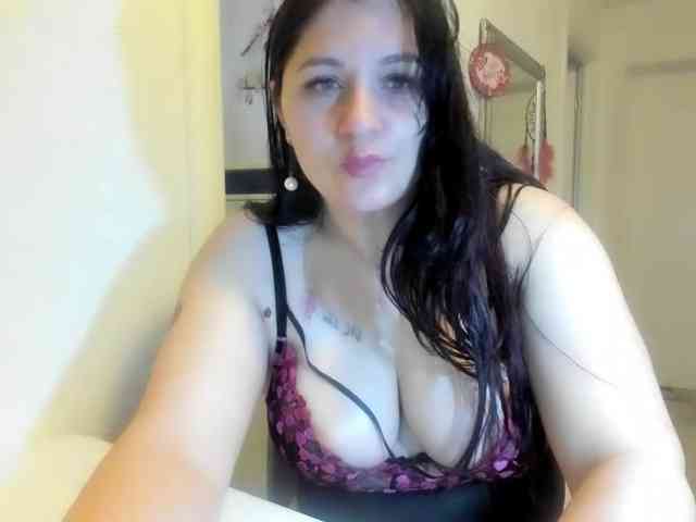 Erika84Bella webcam