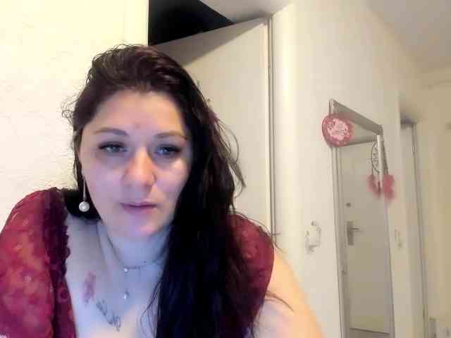 Erika84Bella webcam