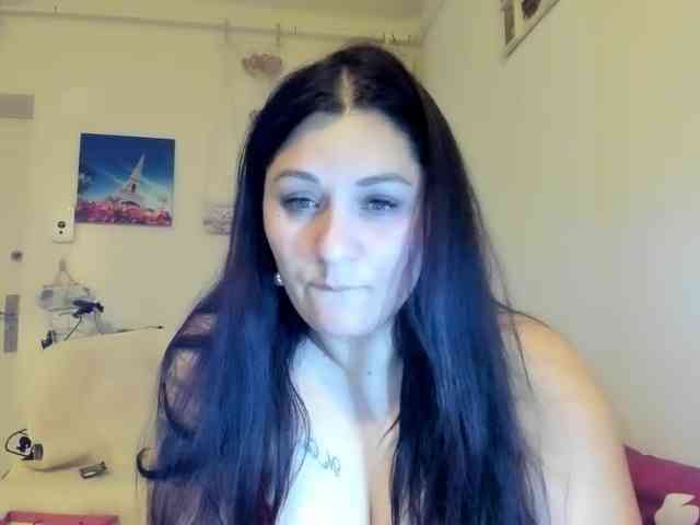 Erika84Bella webcam